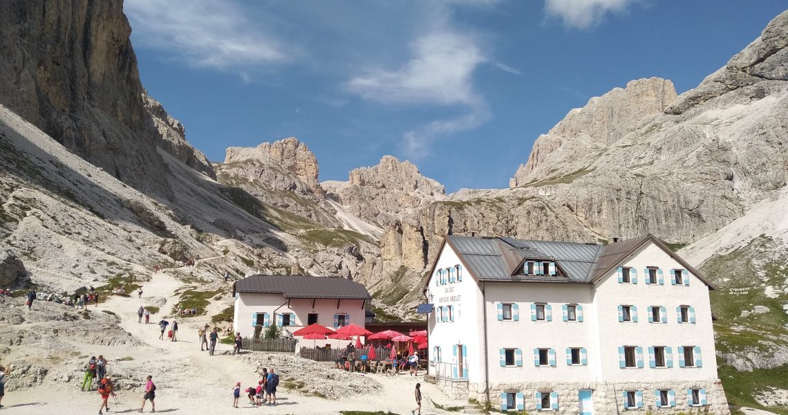 Ciampedie, Gardeccia e Vajolet: una giornata per rifugi in Val di Fassa