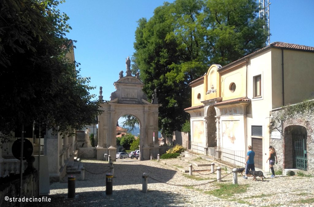 Al Sacro Monte di Varese con il nostro cane