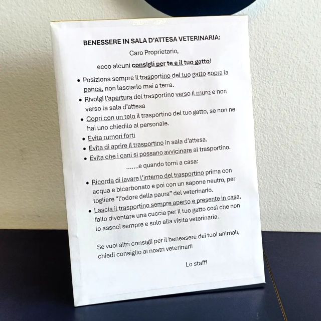 .
Oggi parliamo di gatti 🐱🐱🐱 con qualche consiglio utile che lascio in sala d'aspetto dell' ambulatorio dove lavoro per l'attesa della visita veterinaria e per il ritorno a casa. 
Queste sono una parte di alcune piccole accortezze e attenzioni che aiutano il tuo gatto a vivere meglio il momento della visita veterinaria e non solo...
Spero possano esservi (te+il gatto) utili!
#benessereanimale #gattidalvet #medicinacomportamentale #amicigatti #stradegattofile #stradecinofile